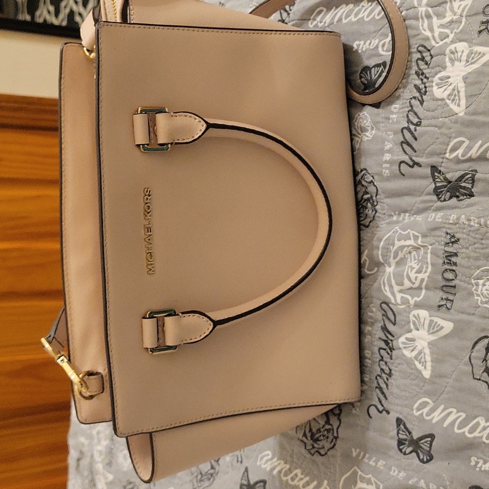 Beautiful Michael Kors pink Selma leather bag - Picture 1 of 8
